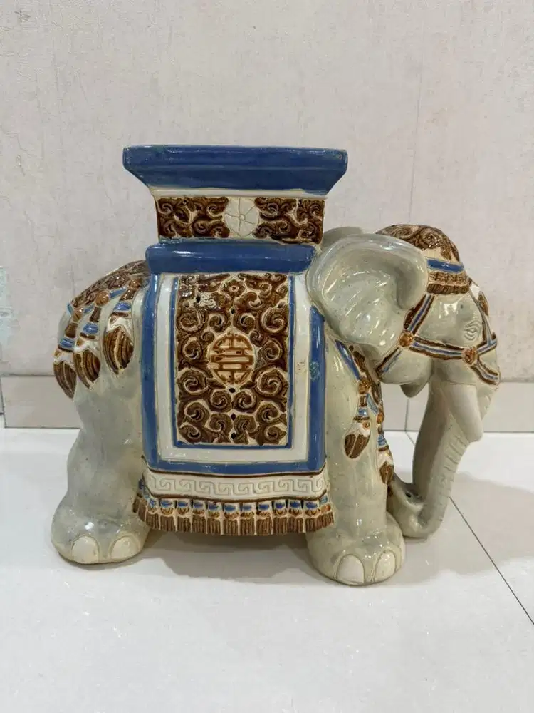 Pajangan Keramik Gajah Warna Gold