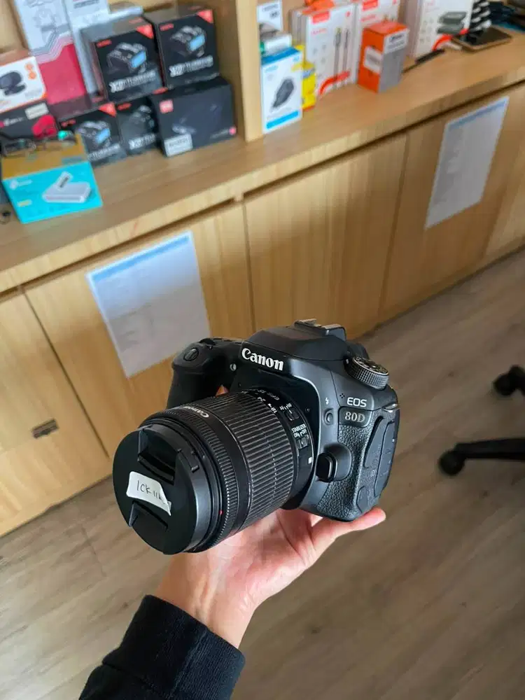 KAMERA CANON 80D + KIT