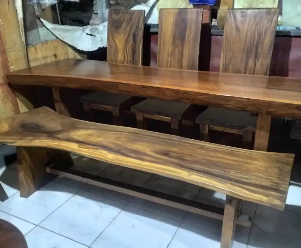 Meja makan solid kayu utuh trembesi antik unik alami