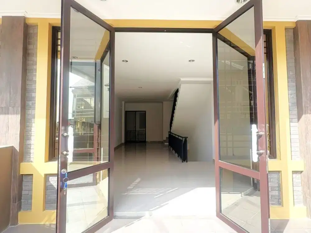 Disewakan Rukan 3 Lantai 180m² di Korean Town Green Lake City Jakarta Barat