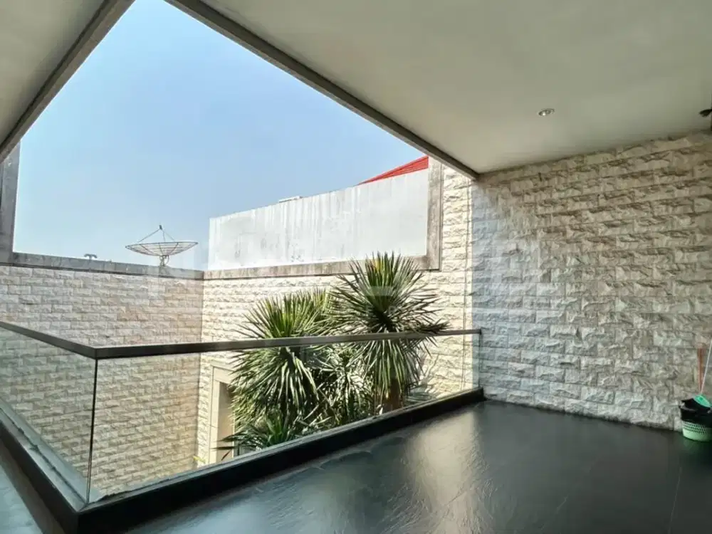 Dijual Rumah Bagus di Graha Family Surabaya barat