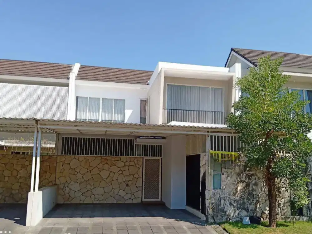 • Hadap Utara• Row Jalan Lebar• Kitchen Set • Water Heater • 4 Unit AC