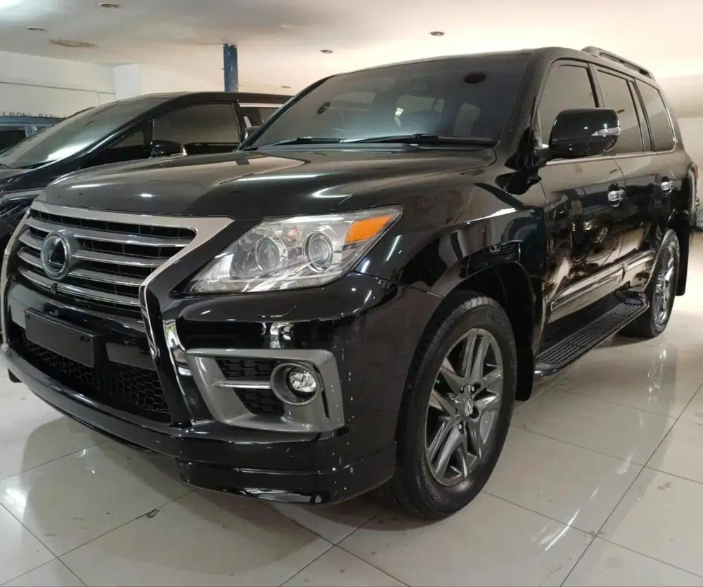 Only 45k kilometer Lexus LX570 F Sport 2014