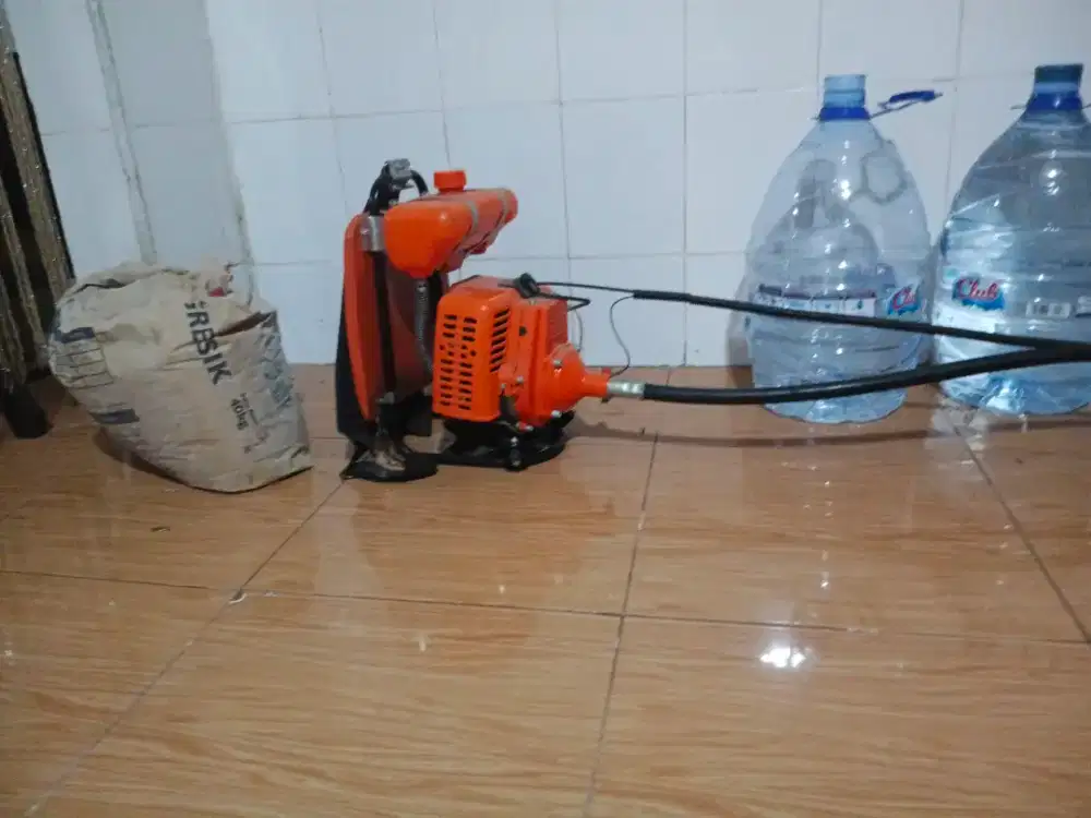 Di jual alat potong rumput masih baru tidak pernah di pakai