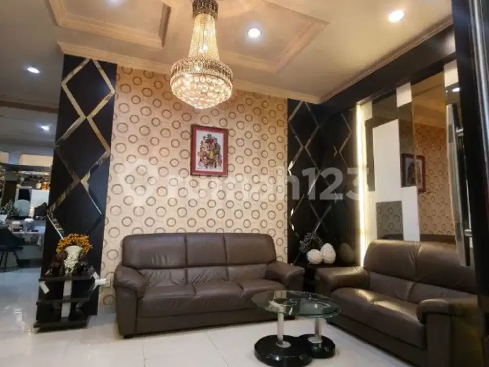 Rumah Bagus Siap Huni Semi Furnished Lokasi Sangat Strategis di Tomang, Jakarta Barat