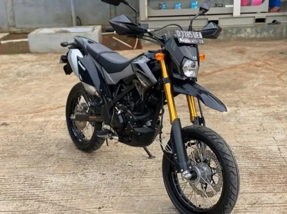 Motor Bekas Mulus Kawasaki D-Tracker 150 SE
