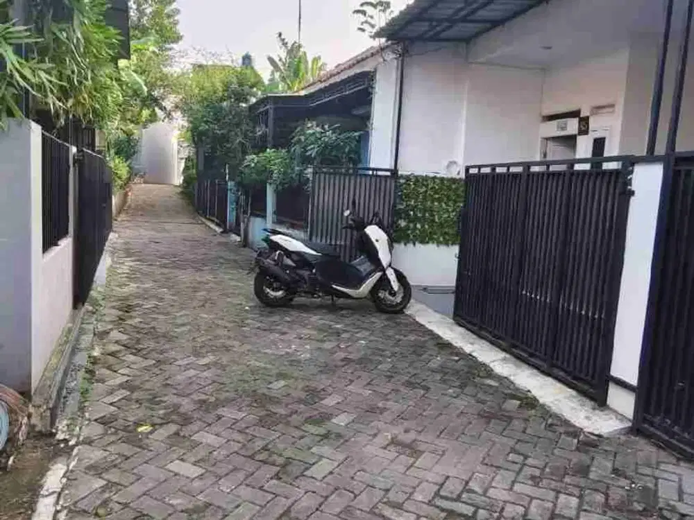 Di jual rumah 2 lantai kokoh permanen di lokasi peninggilan Ciledug Tangerang kota