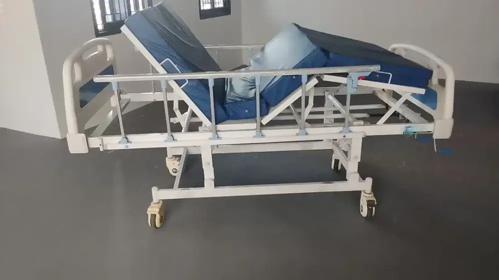 Tempat tidur pasien