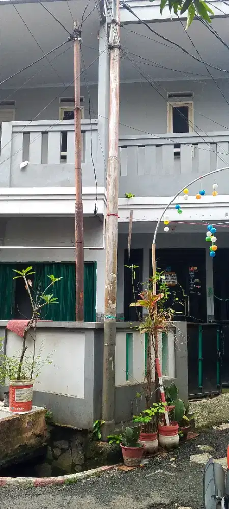 Dikontrakkan 1 rumah 2 lantai lokasi strategis dkt dengan bandara hlm