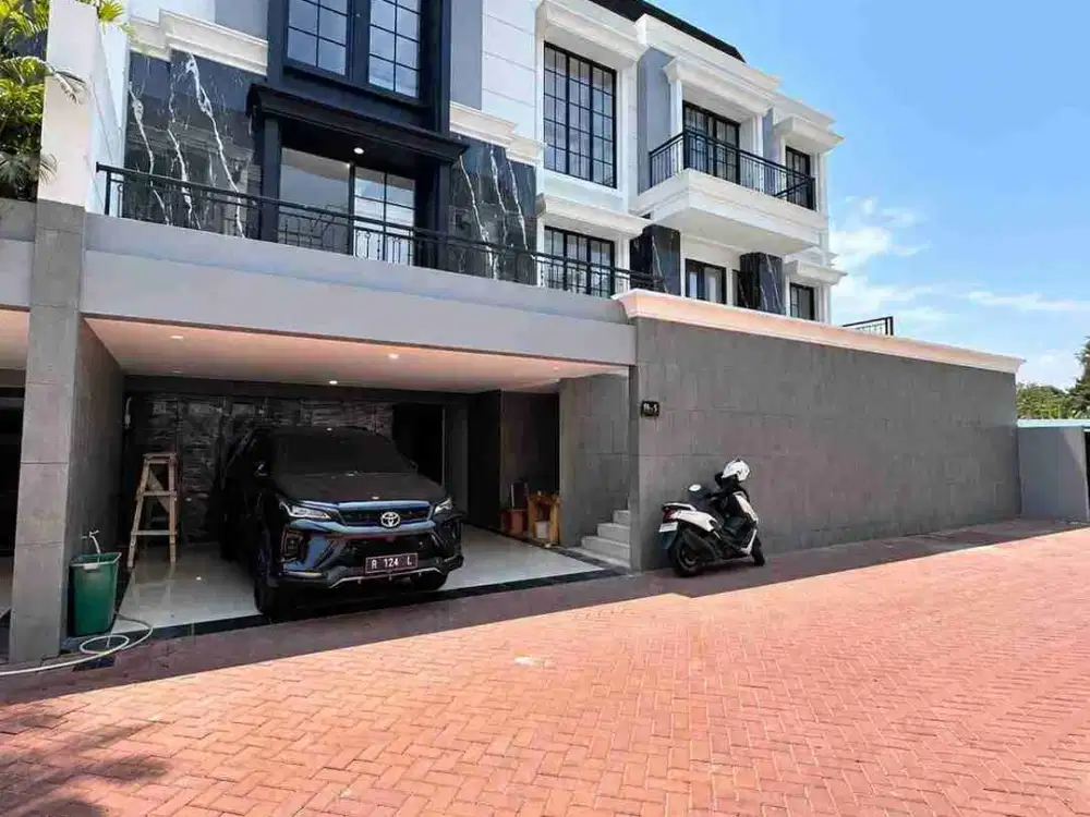 Rumah Mewah Privat Lift dekat tol bambu APUS