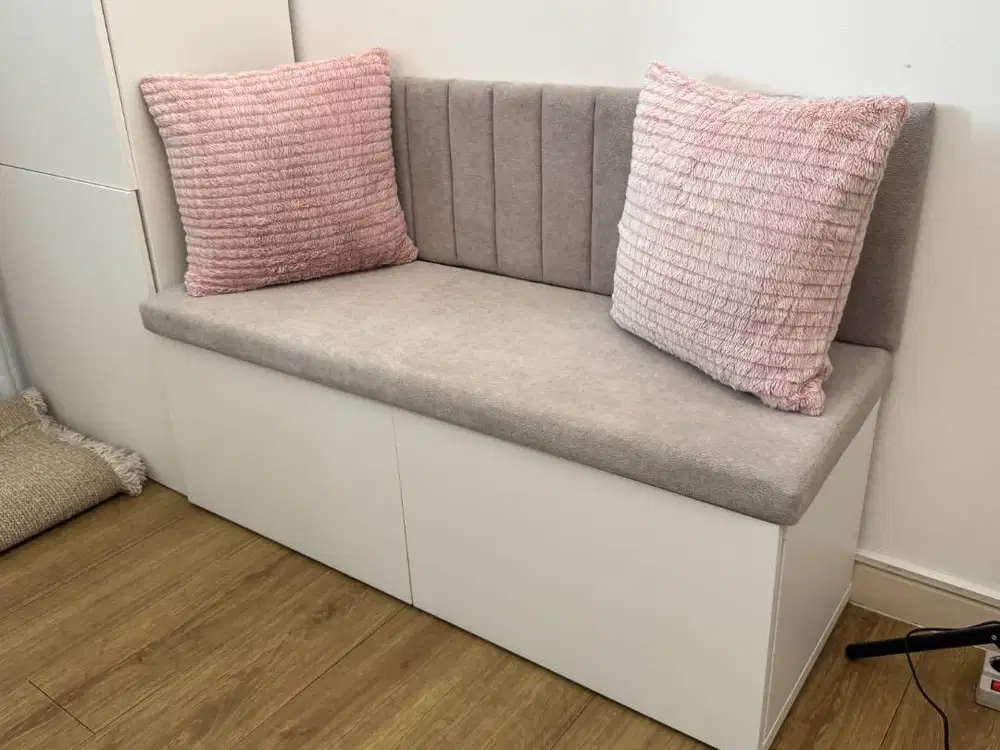Bangku Kabinet IKEA BESTÅ – Berlapis Kain