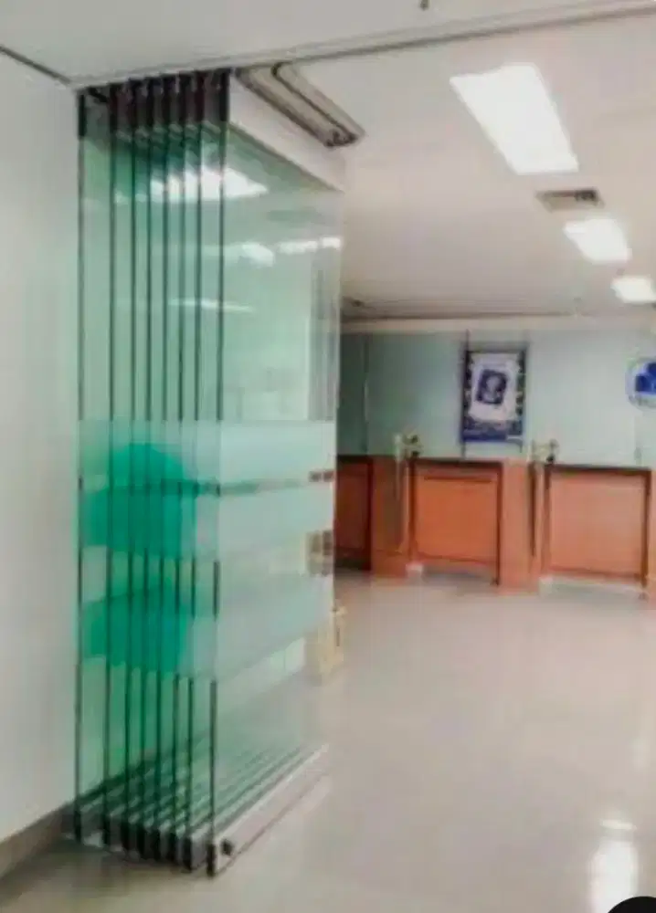 Pintu lipat kaca