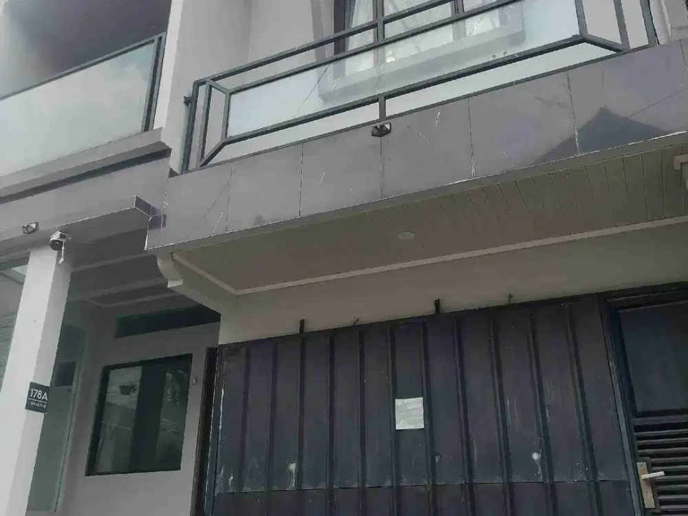 RUMAH 3 LANTAI, MININALIS, SIAP HUNI, CLUSTER AREA DI SARIJADI- GERLONG, PERTAHUN.