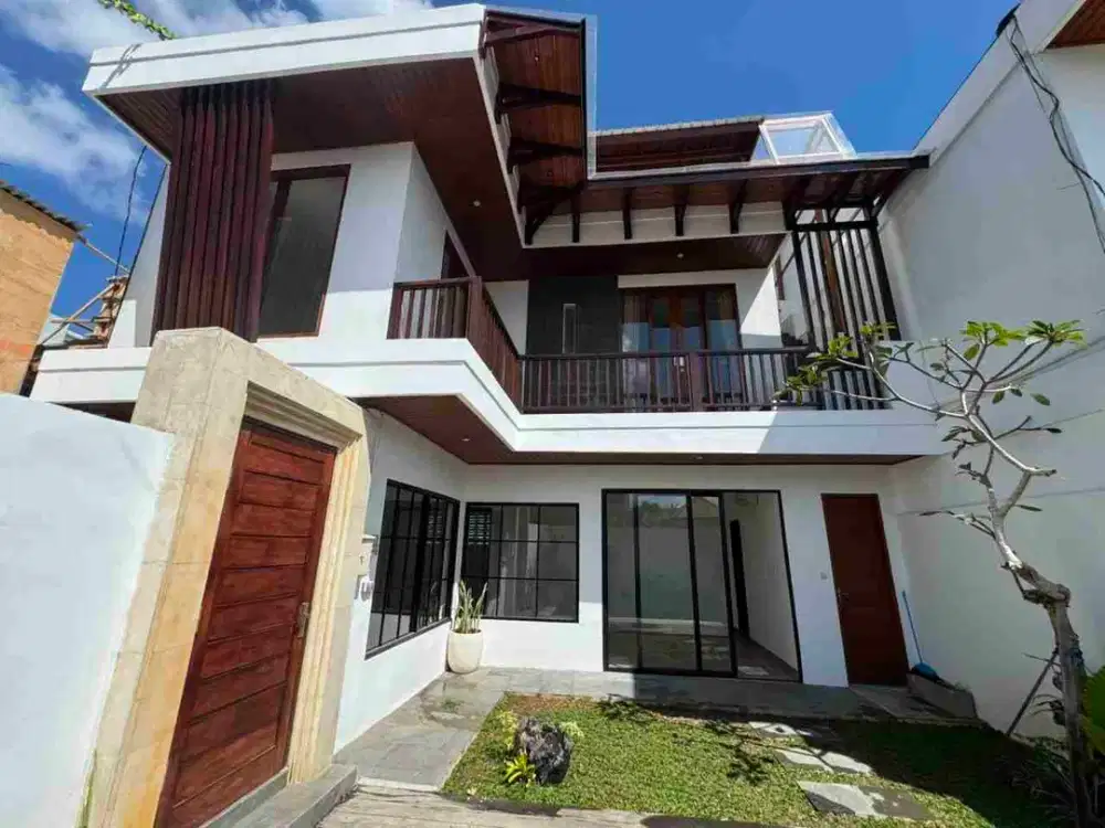 Dijual Vila Mewah & Menawan 3 Lantai dengan Kolam Renang, dan Pemandangan Indah di Cemagi Bali