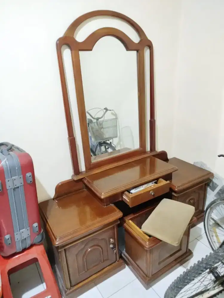 Jual lemari hias