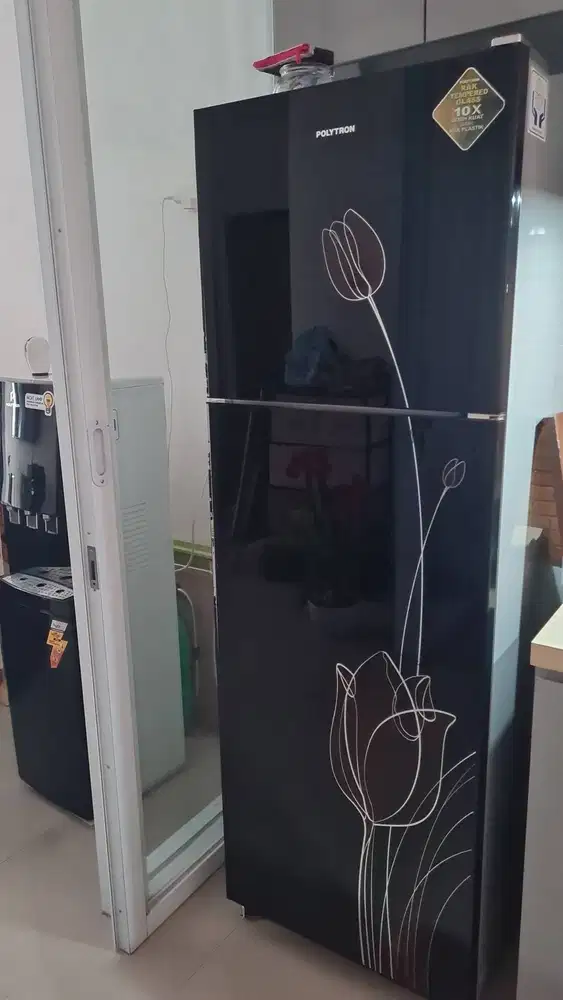 Di jual kulkas polytron 2 pintu
