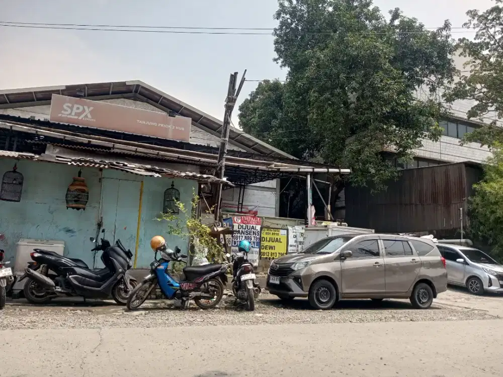 Kurir motor dan driver mobil