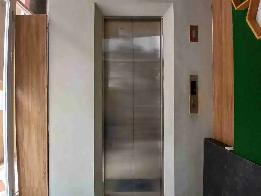 DIJUAL RUKO 4 LANTAI HOOK PARKIR LUAS LOKASI STRATEGIS DIPERMATA HIJAU