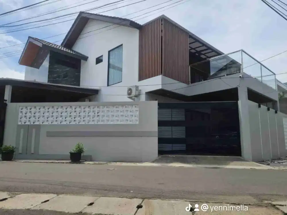RUMAH 2 LANTAI SHM LOKASI PINGGIR JALAN KELAPA GADING JAKARTA UTARA RAPI SIAP HUNI