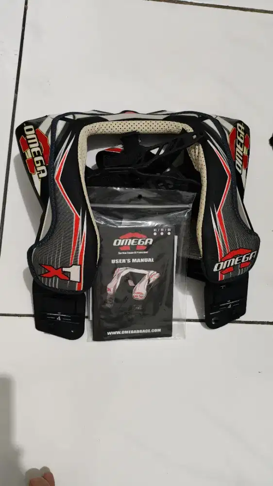 PELINDUNG LEHER/NECKBRACE OMEGA X1, MADE IN ITALY, BRAND NEW OLD STOCK