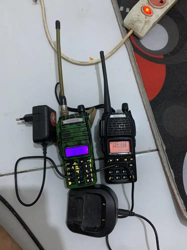 2 handly talkky dan charger