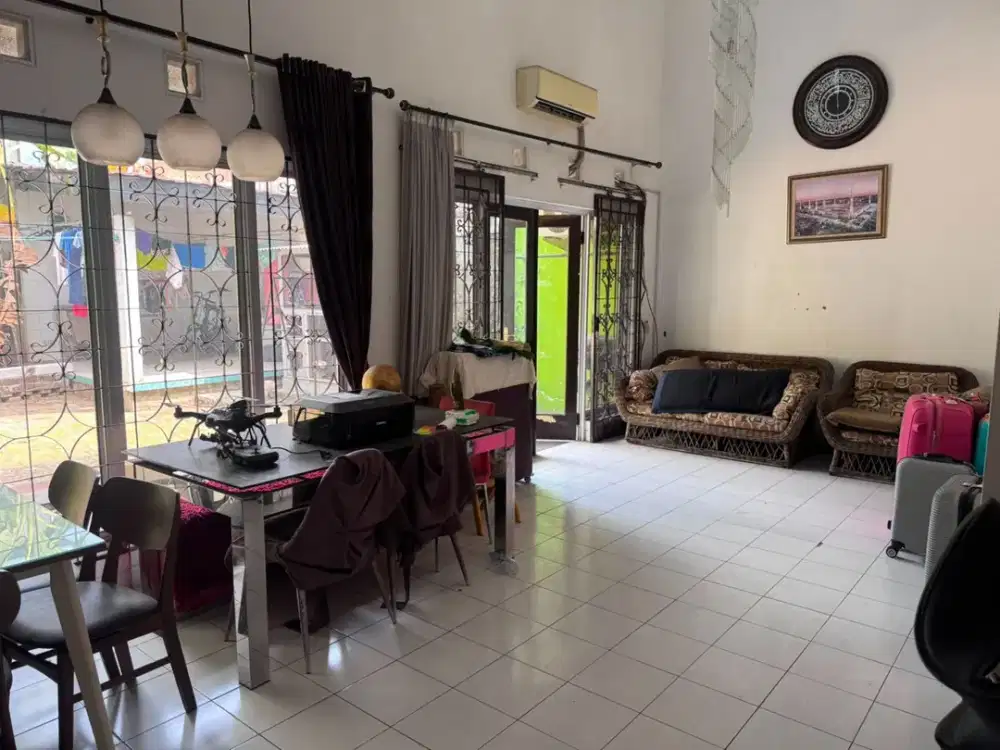 Rumah lama 2 lantai dengan taman belakang luas harga BU di Puspita Loka BSD City