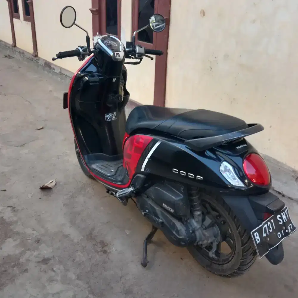 Scoopy 2022 merah