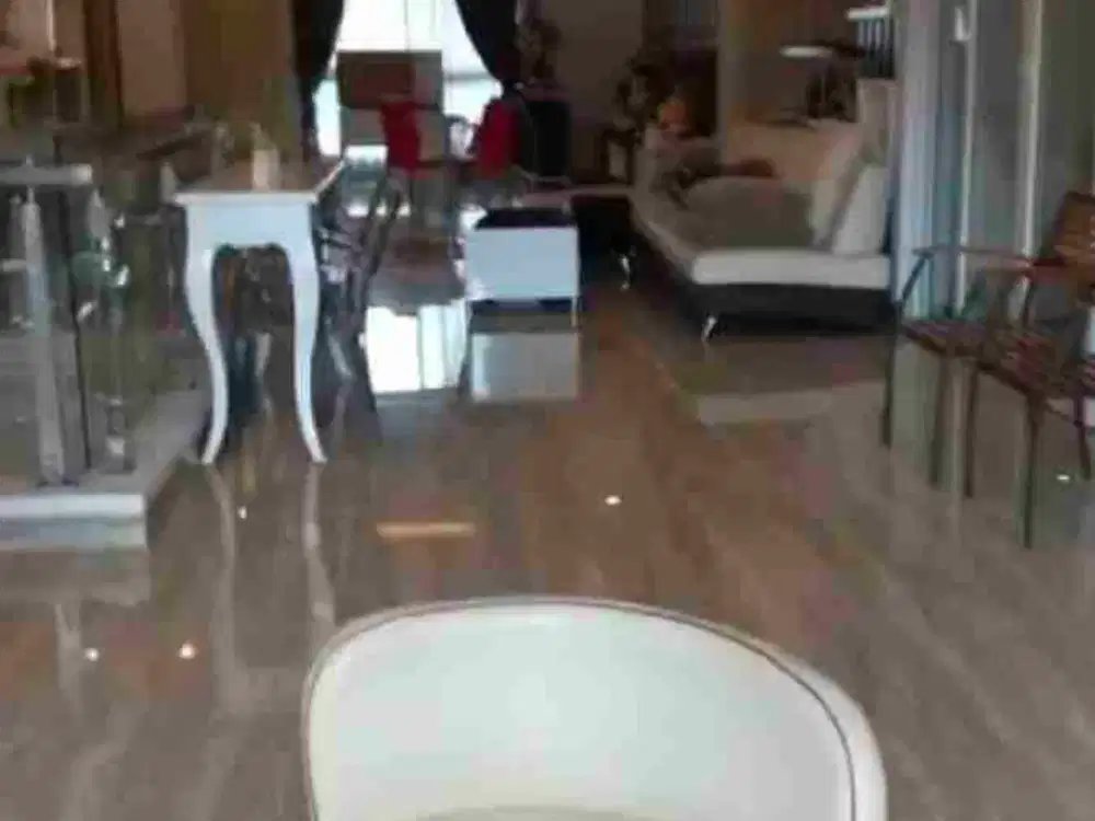 RUMAH MEWAH FULL PERABOT