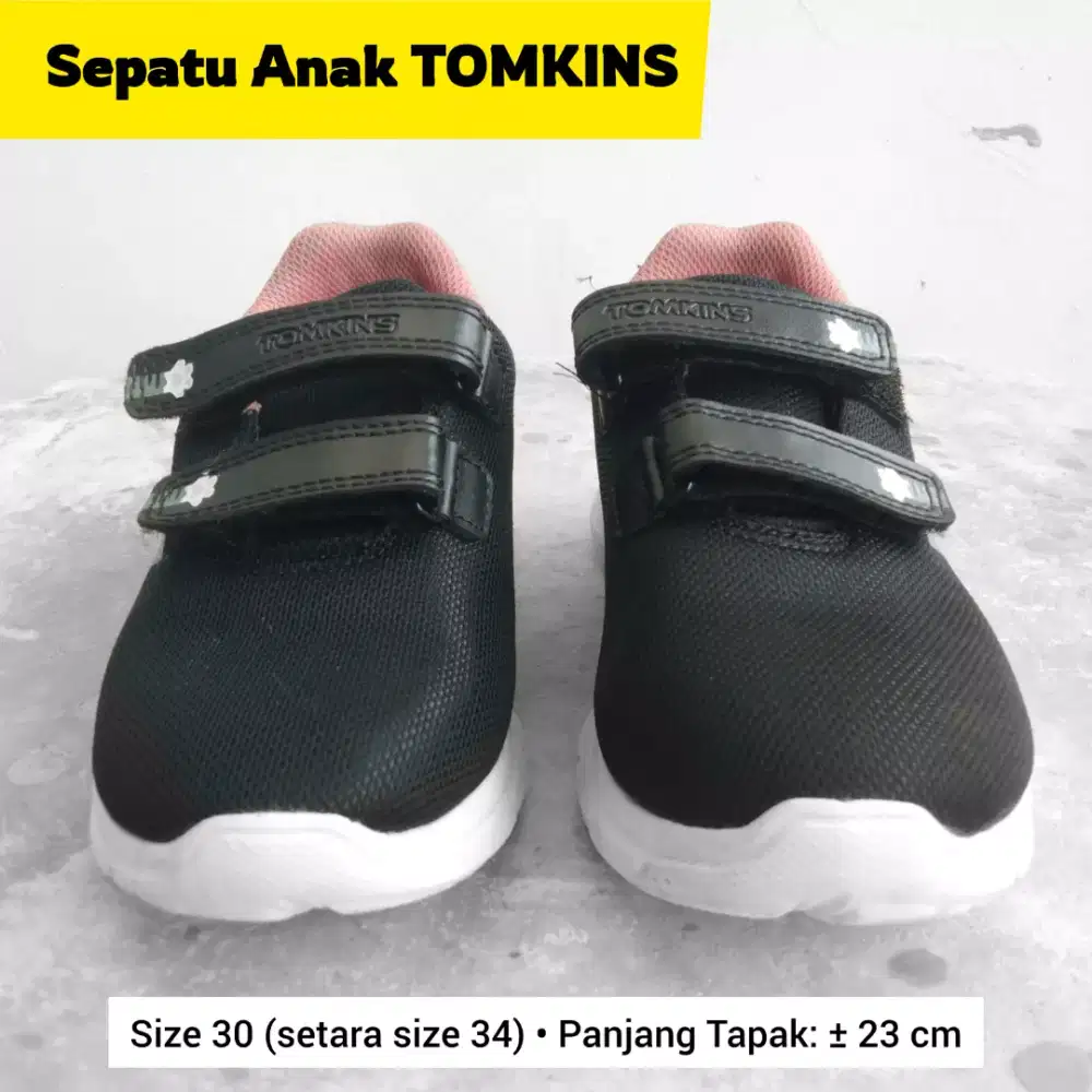 Sepatu Anak TOMKINS hitam size 30 (setara 34)
