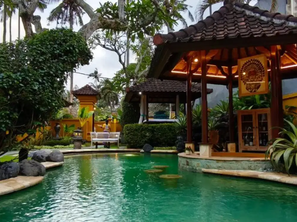 VILLA TROPIS SENTUHAN BALINESE DI PERING SABA GIANYAR