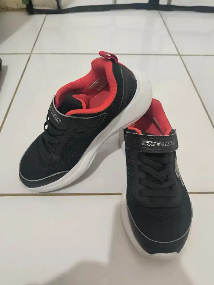 Sepatu anak skechers masih bagus