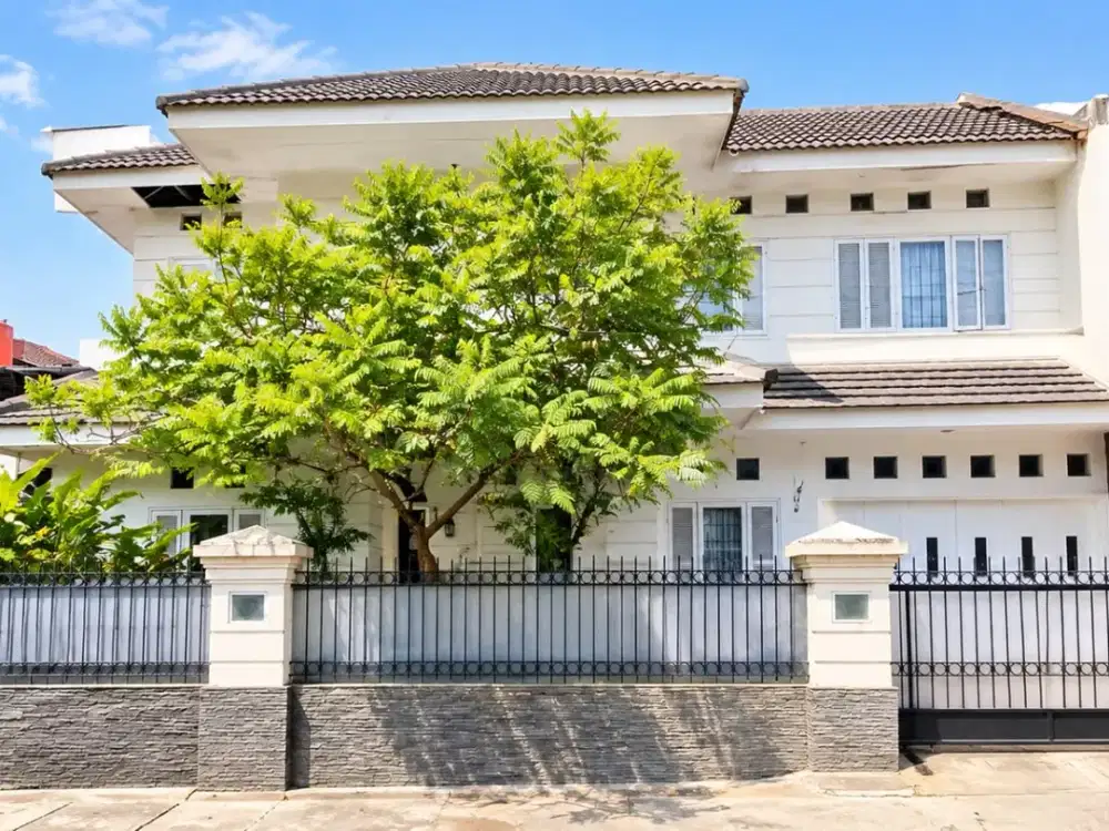 RARE LISTING! Rumah Luas 276m2 di Tebet Barat - Akses 2 Mobil, Lokasi Premium Jaksel