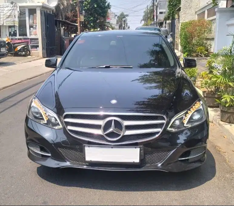 Mercedes Benz E200 AT