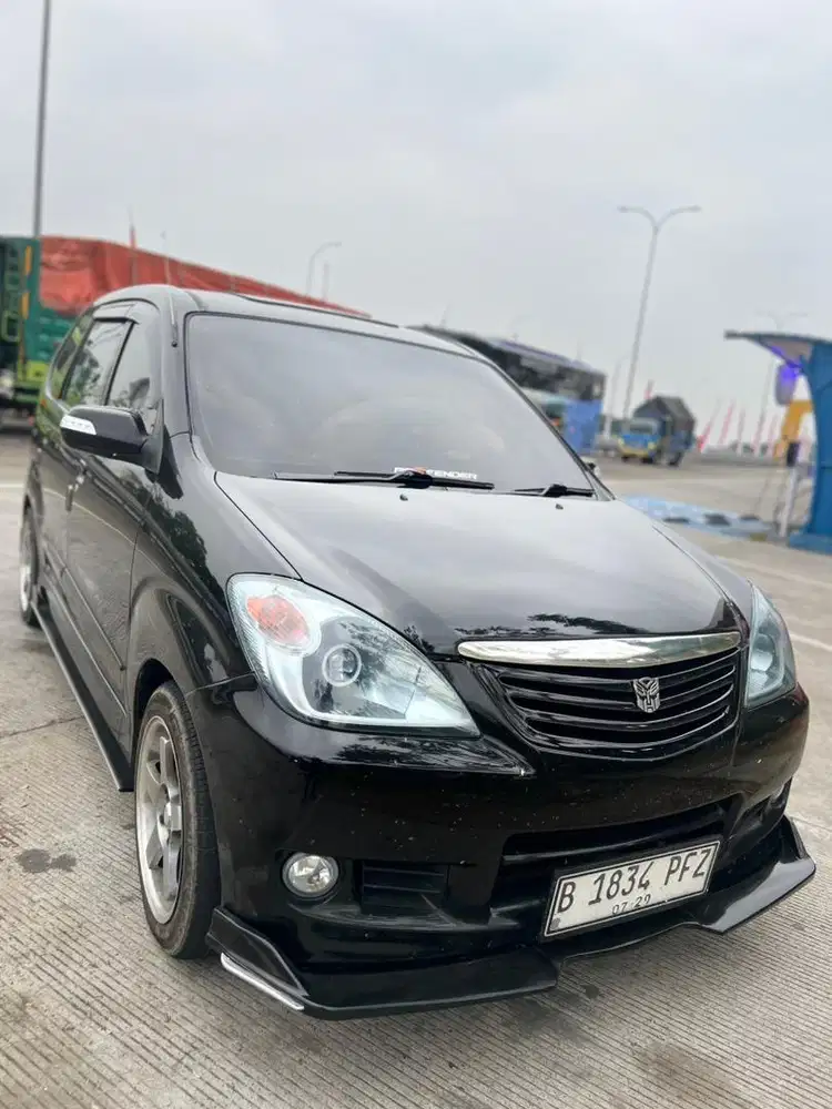 Mobil xenia 2010