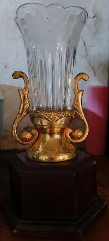 Vas Bunga Kristal Vintage