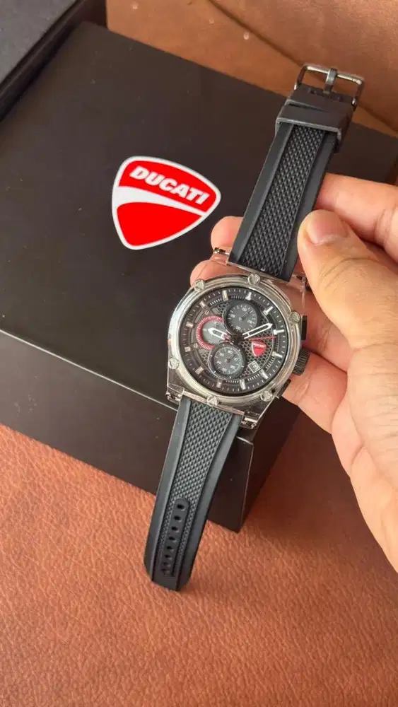 Jam tangan Ducati  DT010 chronograph 4 strap full set