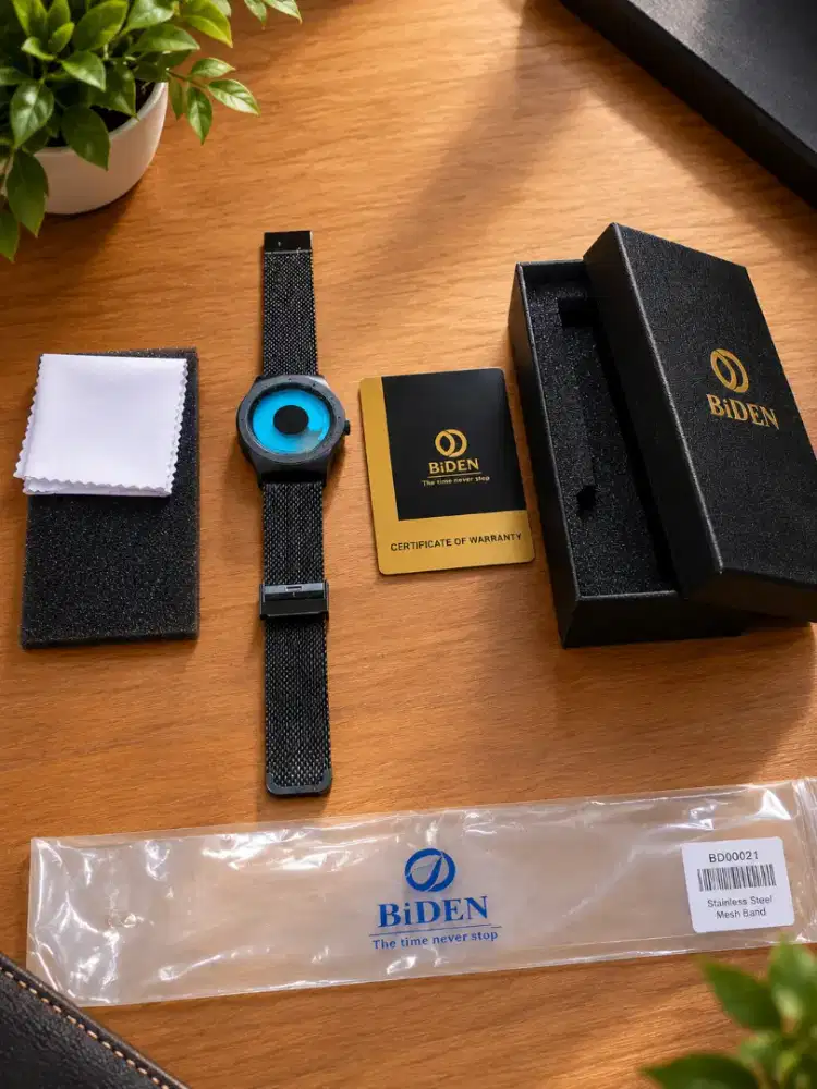 Jam tangan pria BIDEN