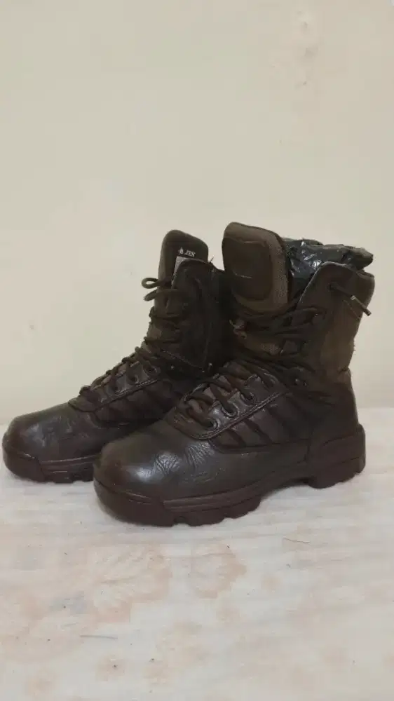 Sepatu bot Bates Tactical Boots