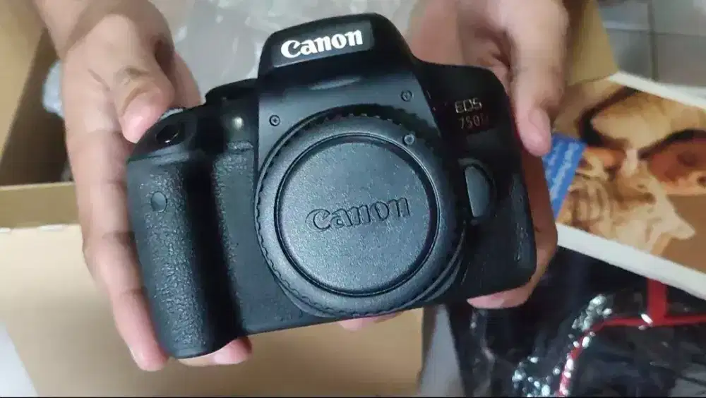 Kamera DSLR Canon 750D + lensa kit
