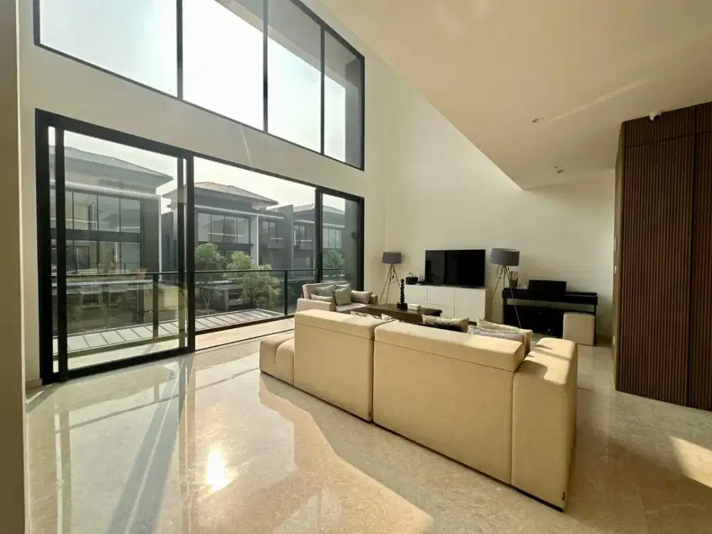 Rumah mewah kawasan elit di Navapark bsd ada lift swimming pool