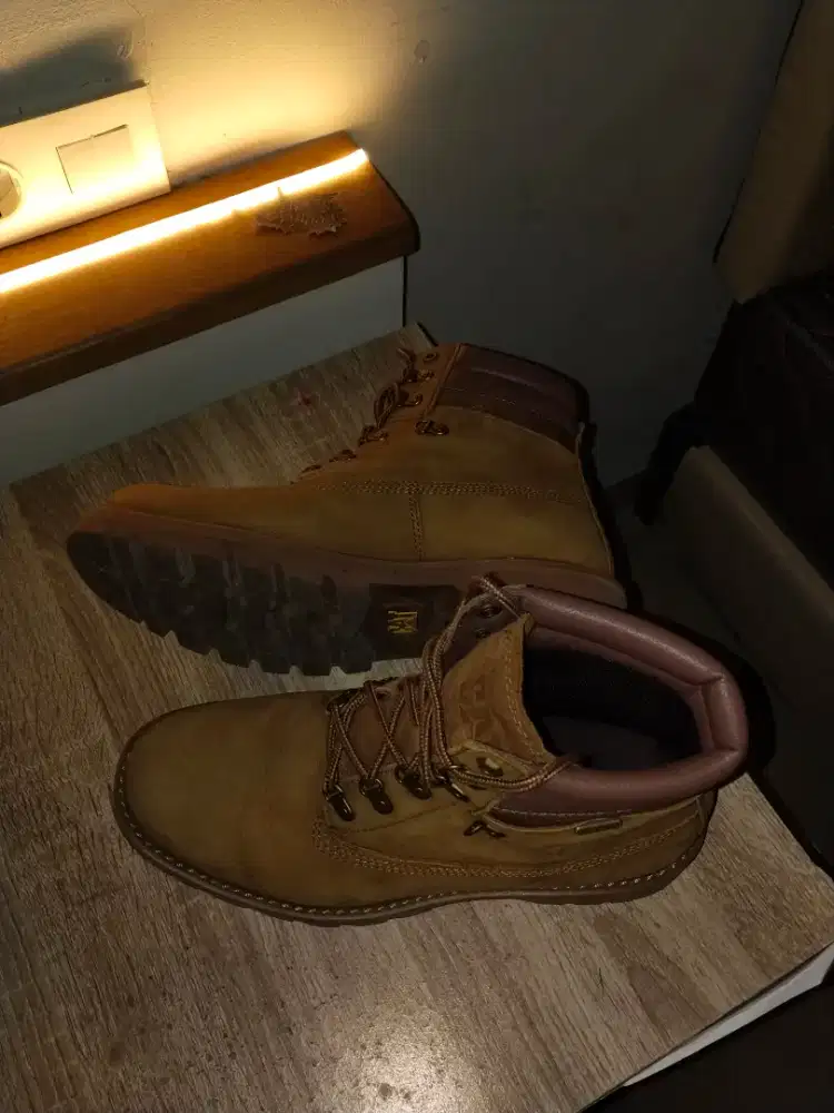 Dijual Cepat Sepatu Boots Caterpillar Colorado | no box |