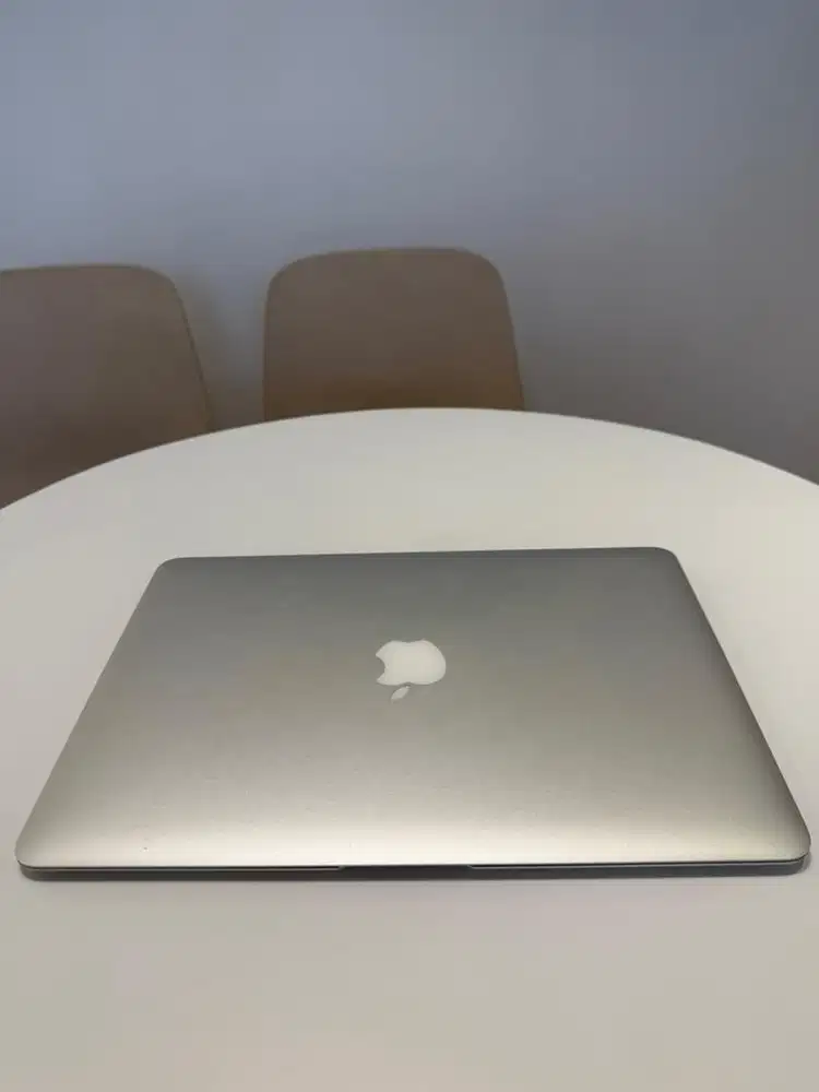 MacBook Air (13-inch, 2017) bonus connector senilai 500rb
