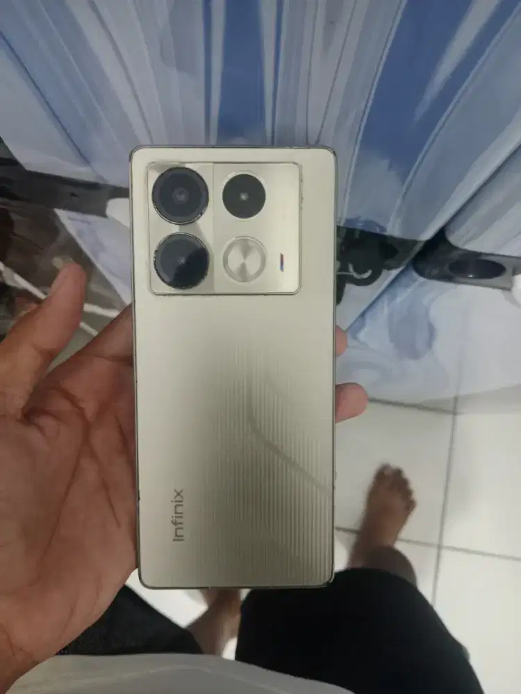 Infinis note 40 8+8/256