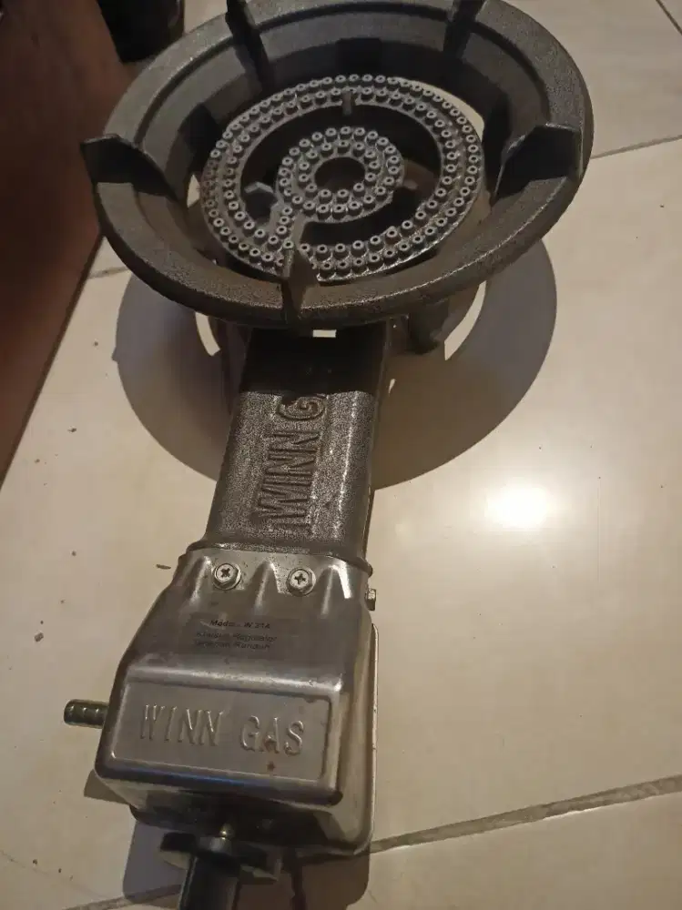 Kompor Dagang dan penggorengan besar