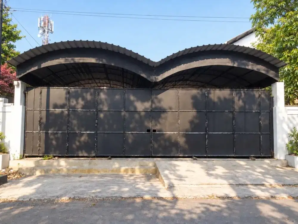 Rumah Sukomanunggal Jaya HITUNG TANAH , Hadap Barat , Row 2,5 Mobil