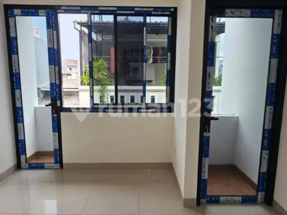Brand New House Ada 3 Unit Bebas Banjir di Tanjung Duren, Jakarta Barat