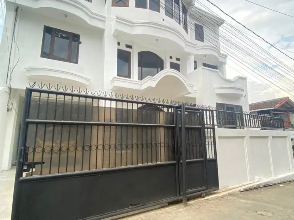 Rumah mewah murah 3 lantai siap huni di Lembang