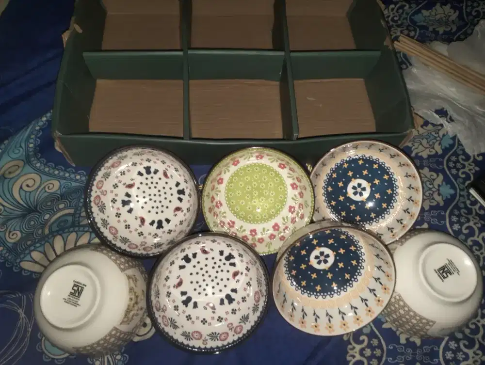 DIJUAL MANGKOK KERAMIK BERMOTIF KONDISI BAGUS BISA NEGO