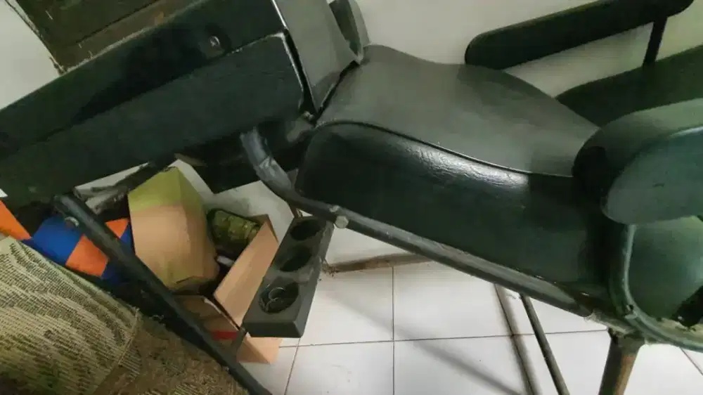 Kursi Keramas bekas Salon