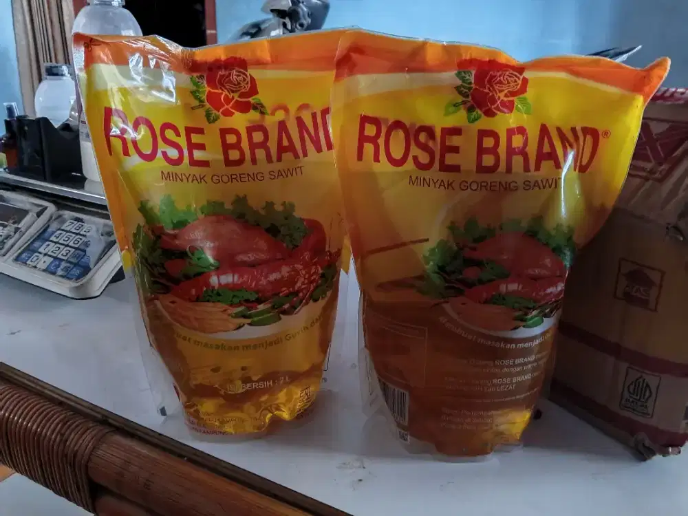 Minyak goreng 2 liter merk rose brand